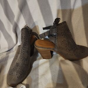 Dress boots
